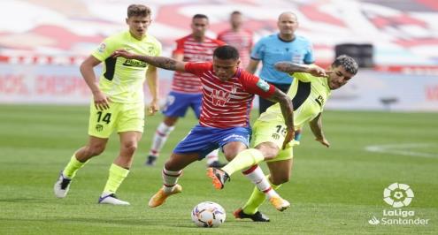 أتلتيكو يفلت من مفاجآت غرناطة ويعزز صدارة الليجا